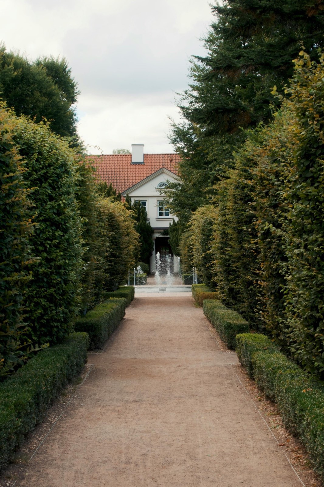 Garden threshold, The Second Act House