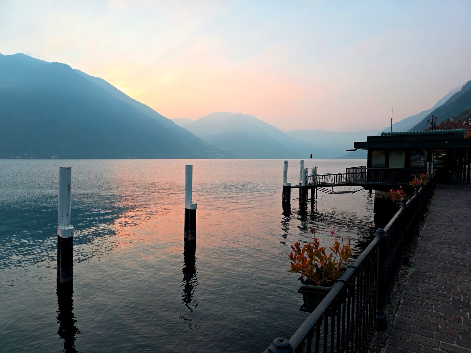 Lakecomo argegno, Hospitality and Institutions